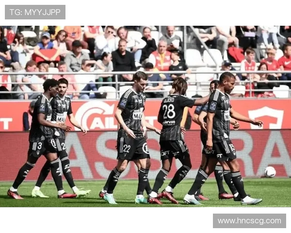 奥林匹亚与比尔森的激烈对决揭示足球战术的深层次博弈与精彩瞬间 奥林匹亚与比尔森的激烈对决揭示足球战术的深层次博弈与精彩瞬间