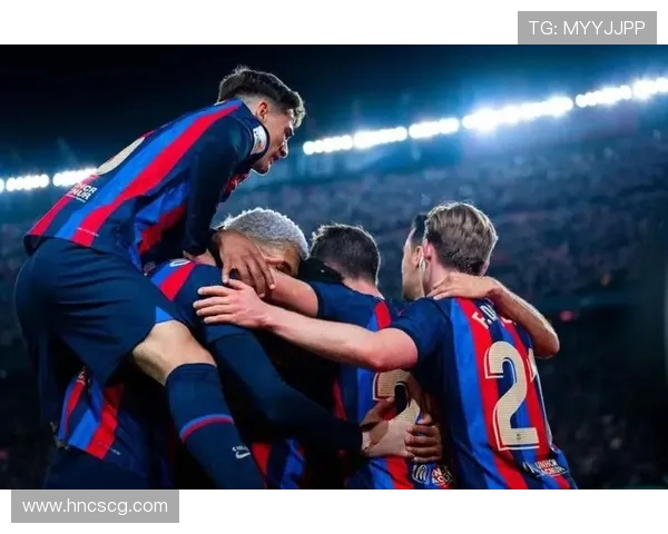 尤文图斯与巴萨巅峰对决海报展现足球激情与荣耀之战